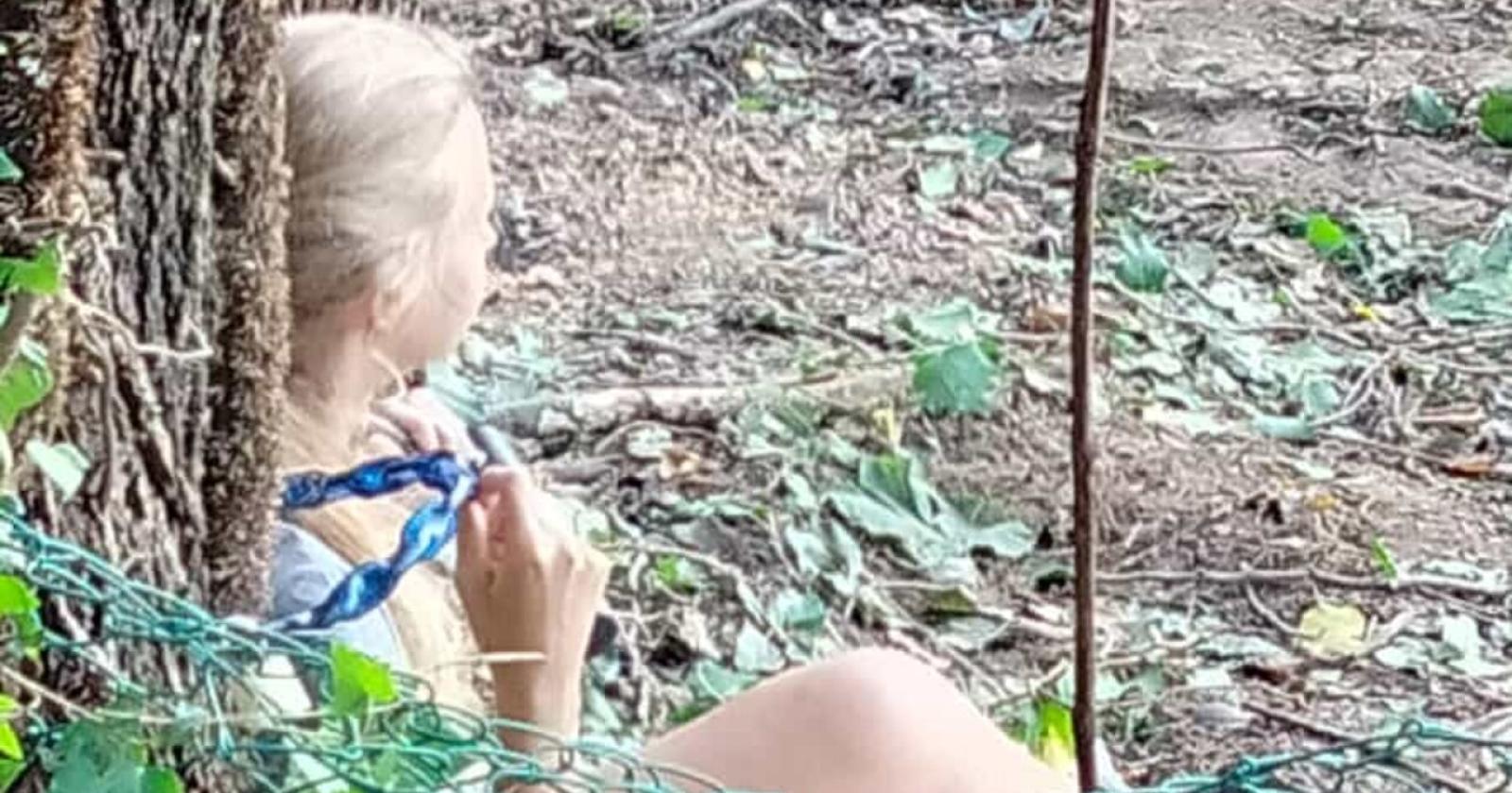 Si incatena agli alberi contro l'abbattimento