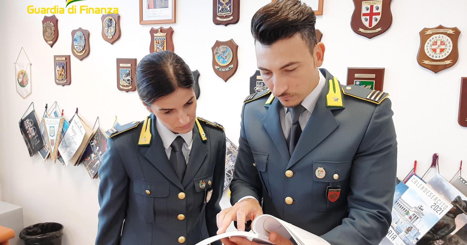 Casa popolare e reddito di cittadinanza, ma viaggiano in supercar