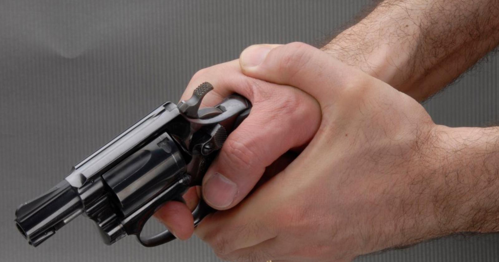 Velox distrutto a revolverate, ormai è una rivolta