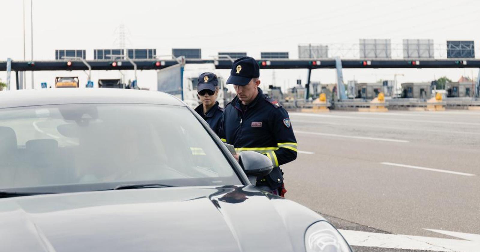 In auto senza cinture, piovono multe
