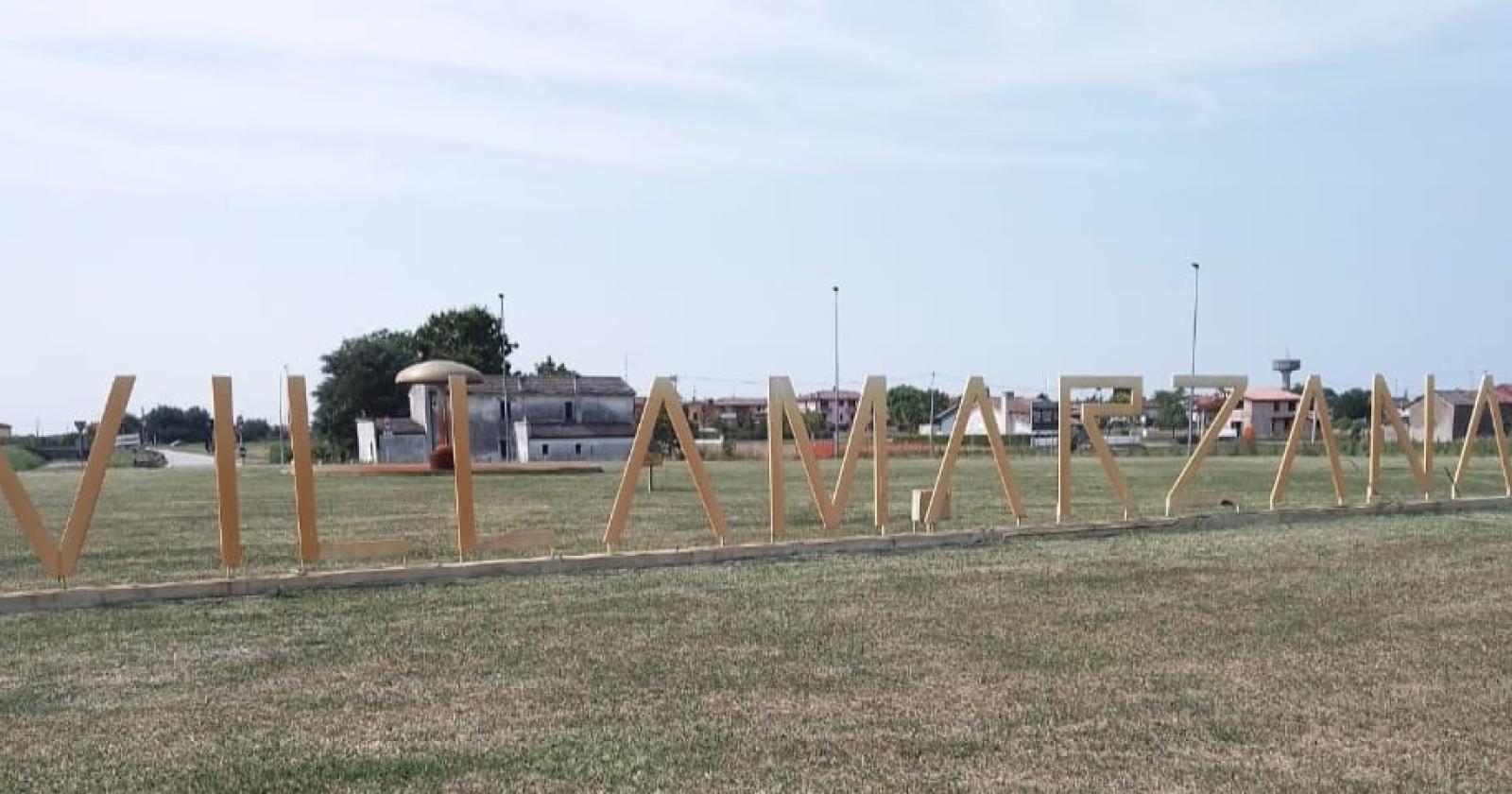Vandali distruggono l'illuminazione a led