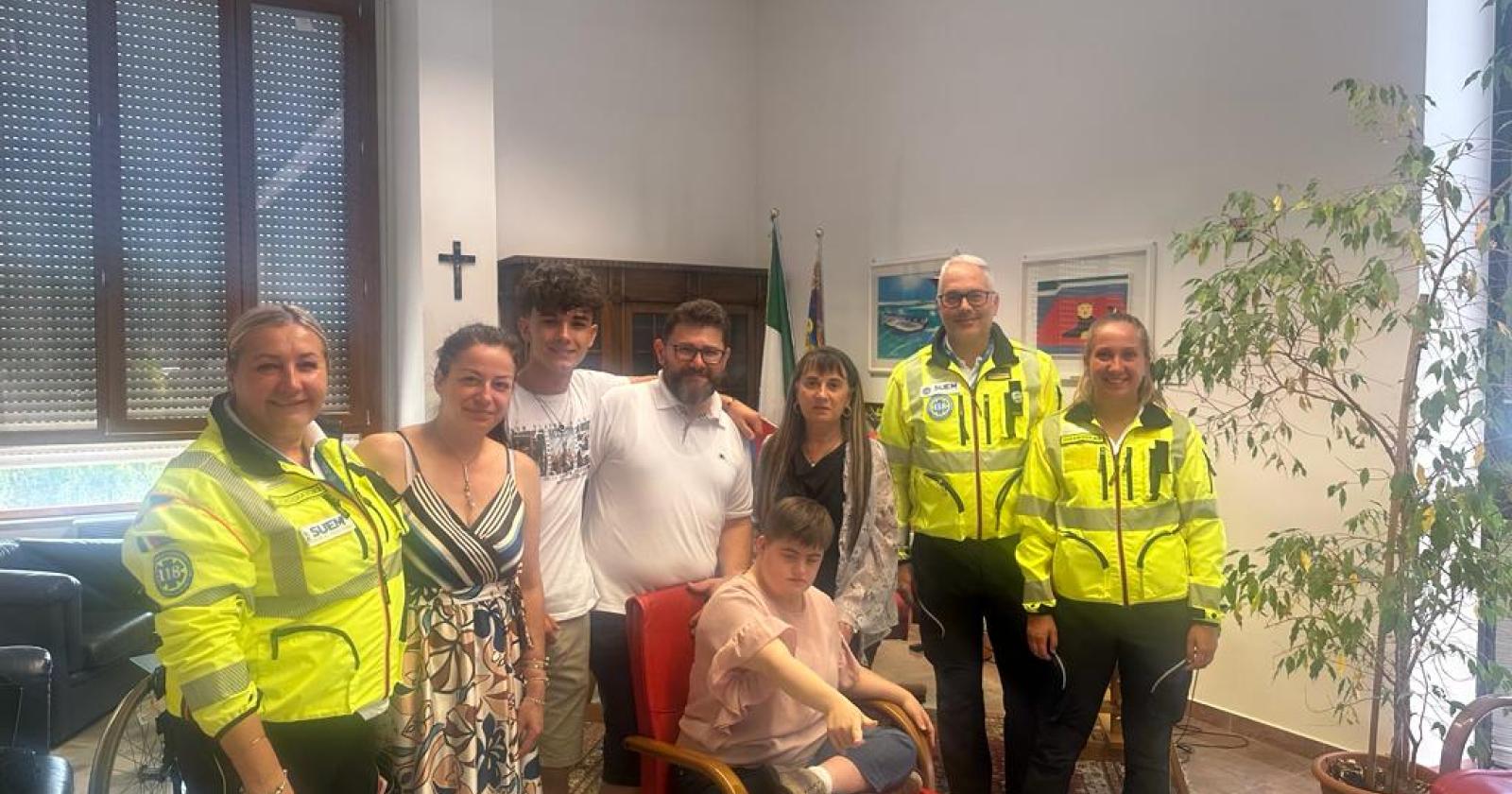 Si stava soffocando, salvata da una telefonata