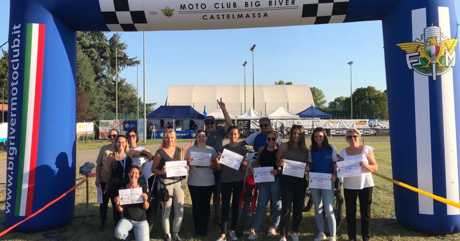 Donne, motori e divertimento in'Incontriamoci in Massa'