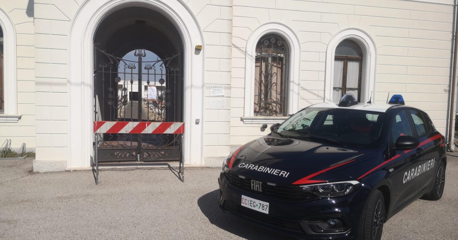 Trovata una bomba a mano, cimitero chiuso