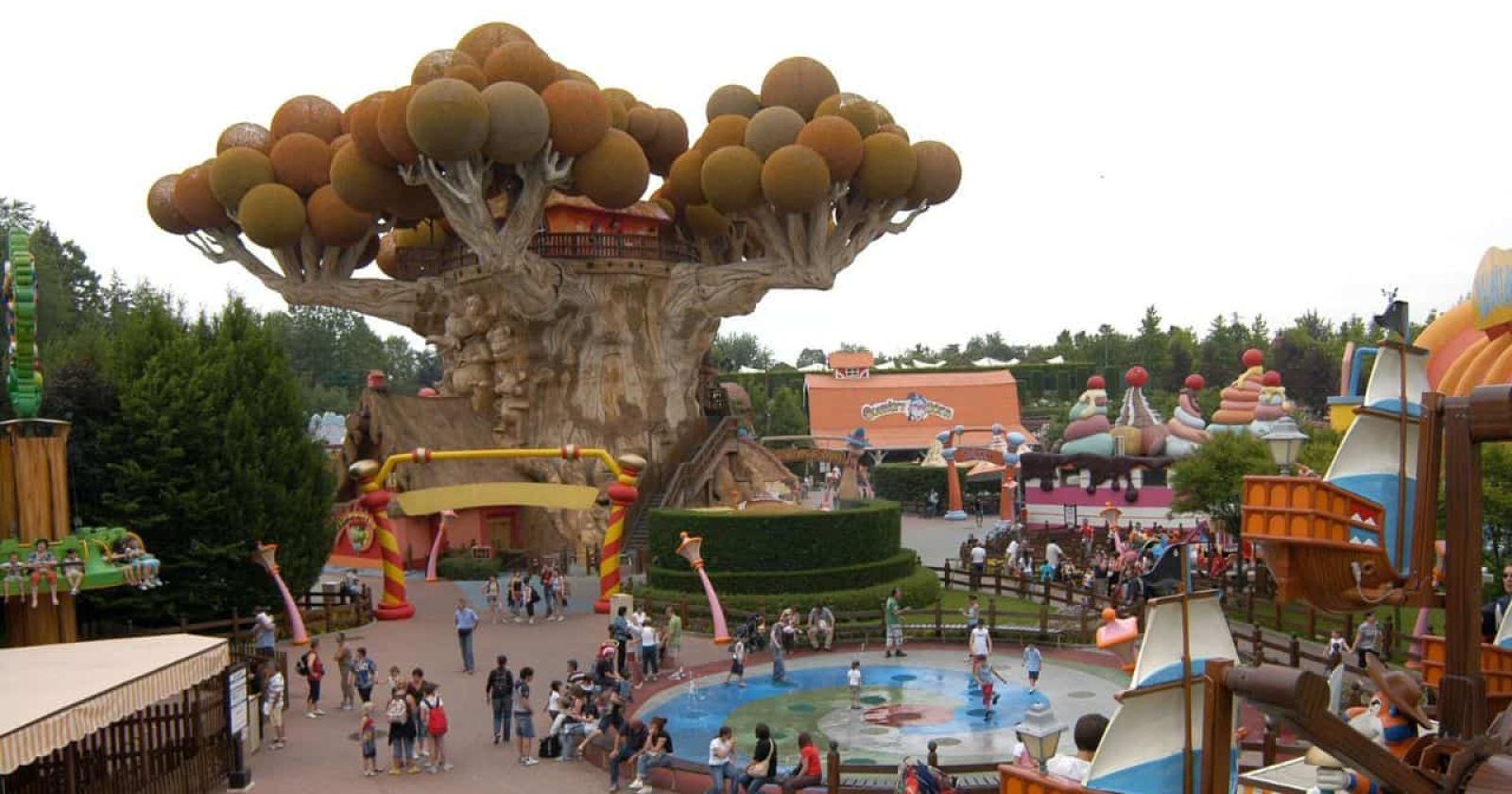 Chiama "ricc**ne" il collega gay, manager di Gardaland licenziato