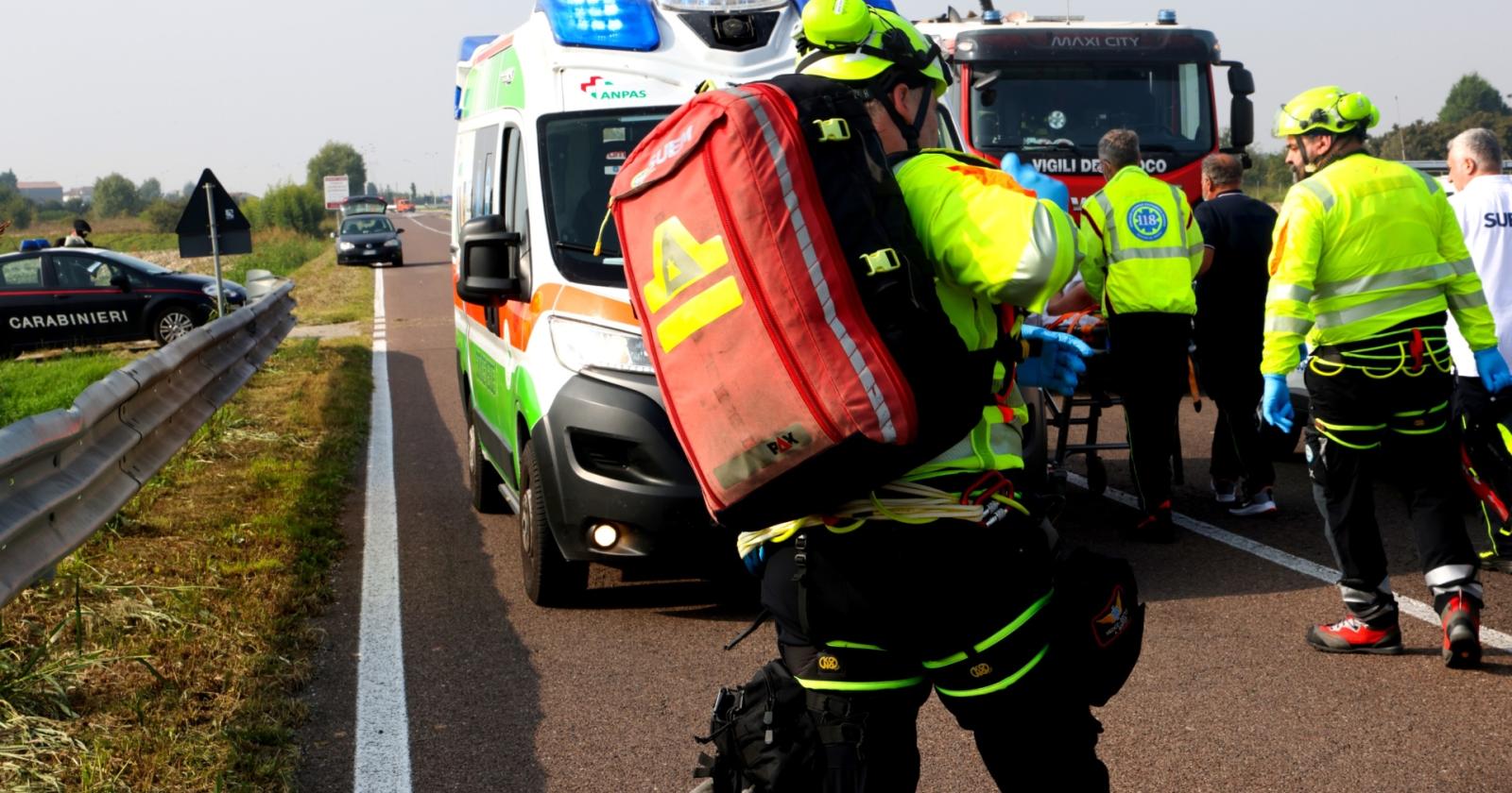 Muore finendo nel fosso col motorino