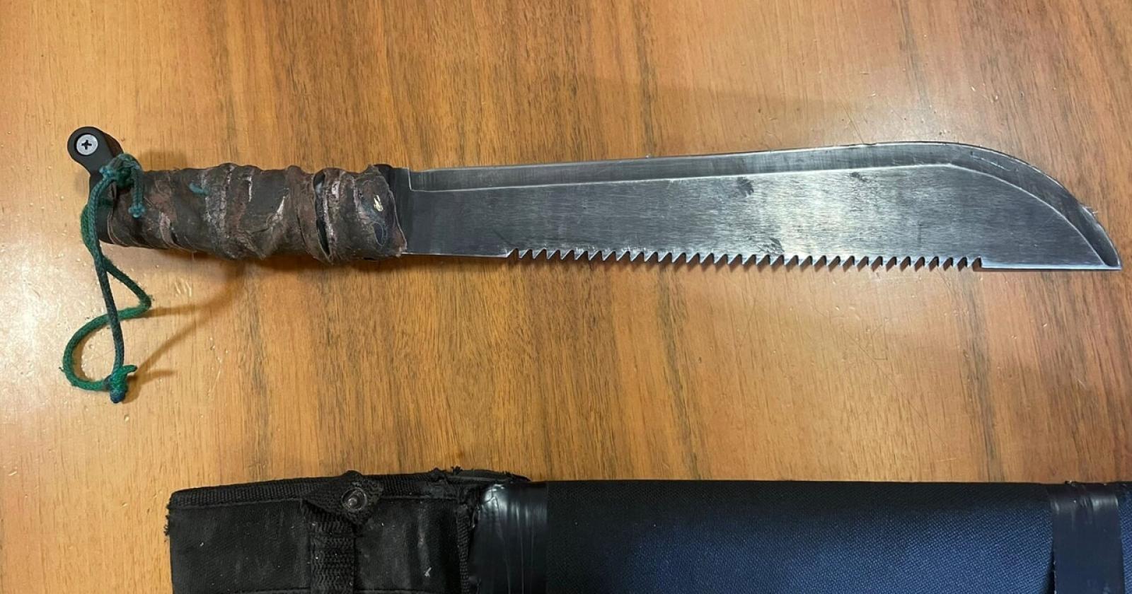 Agghiacciante lite col machete in strada