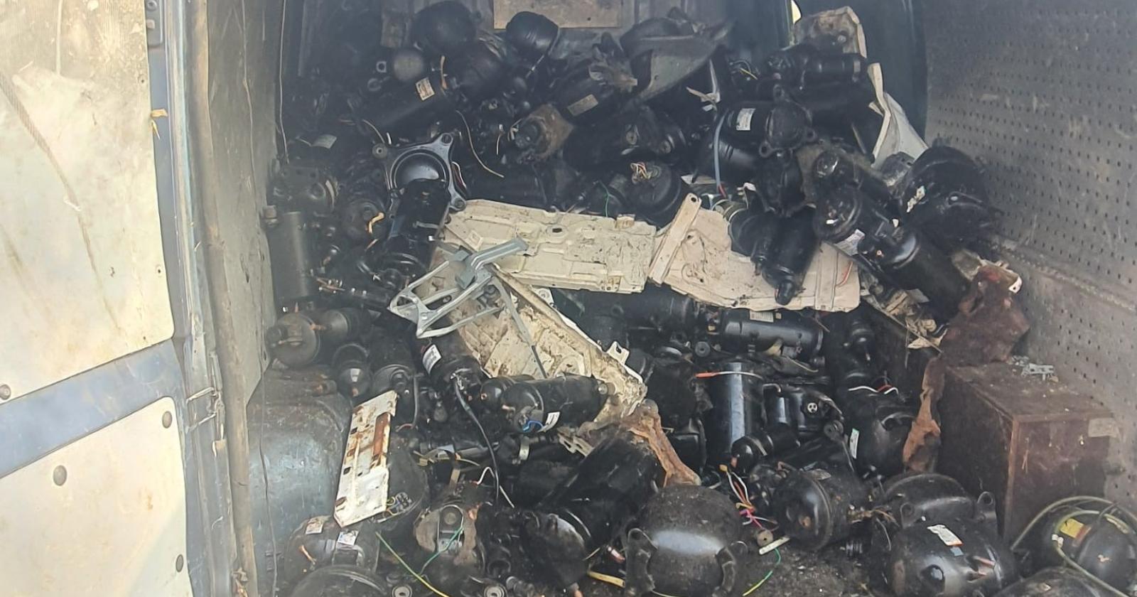 Smantellavano rifiuti pericolosi, arrestati