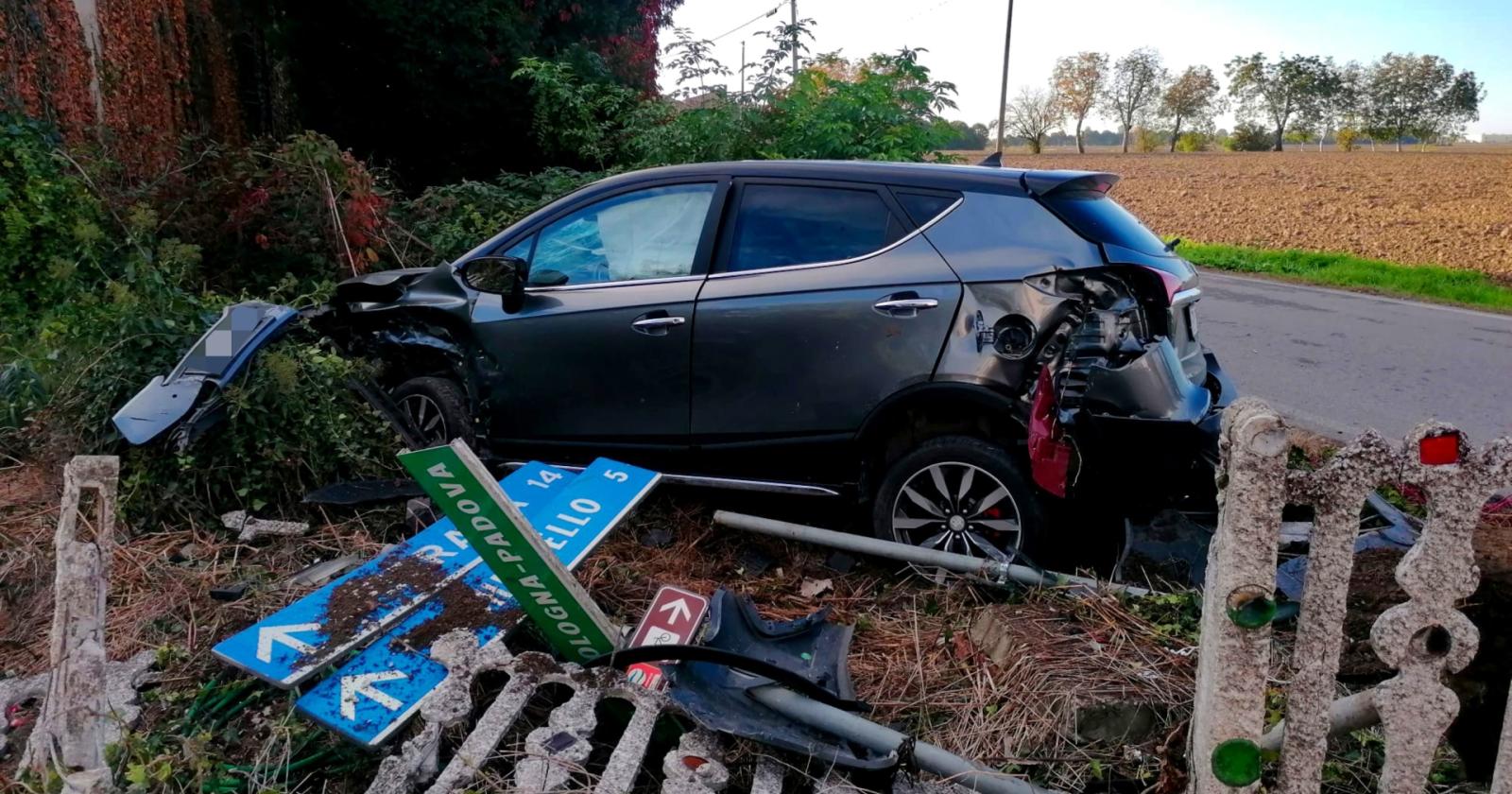 Spaventoso incidente, auto distrutte e feriti