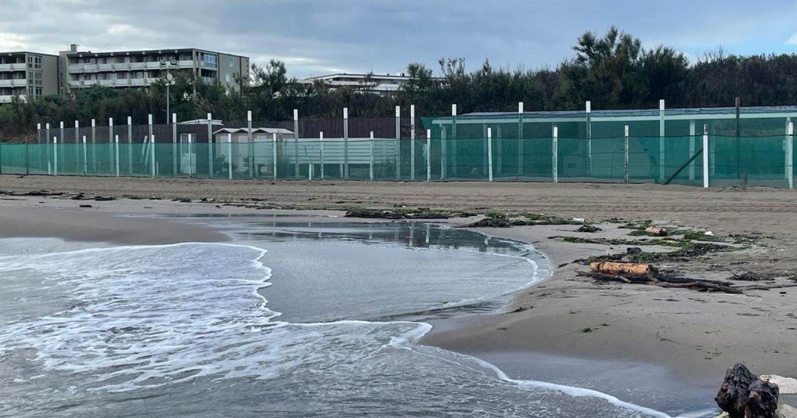 La mareggiata devasta Isola Verde