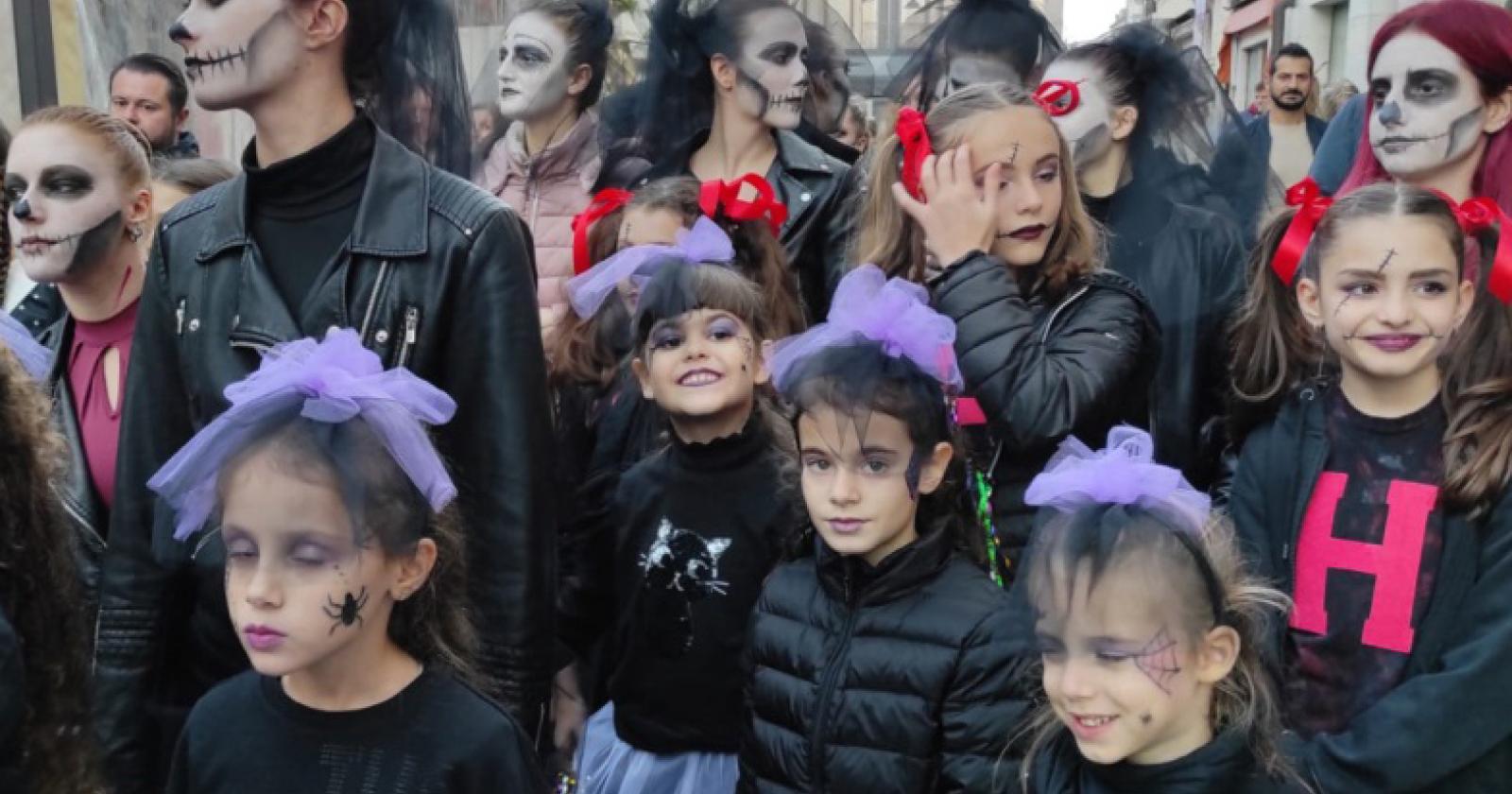 Una grande festa di Halloween in piazza
