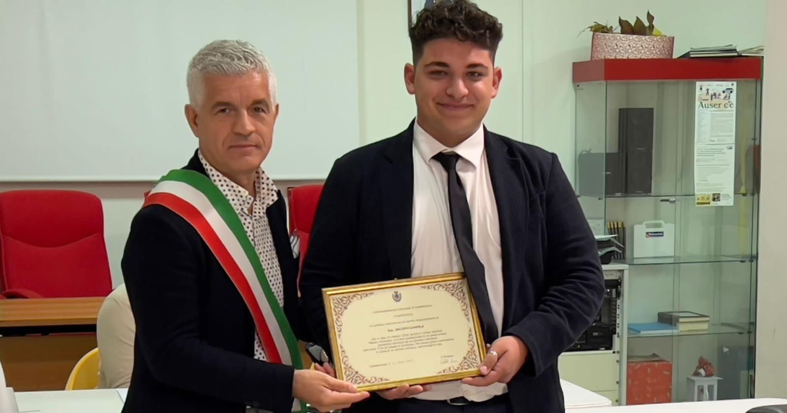 Encomio per il giovane eroe