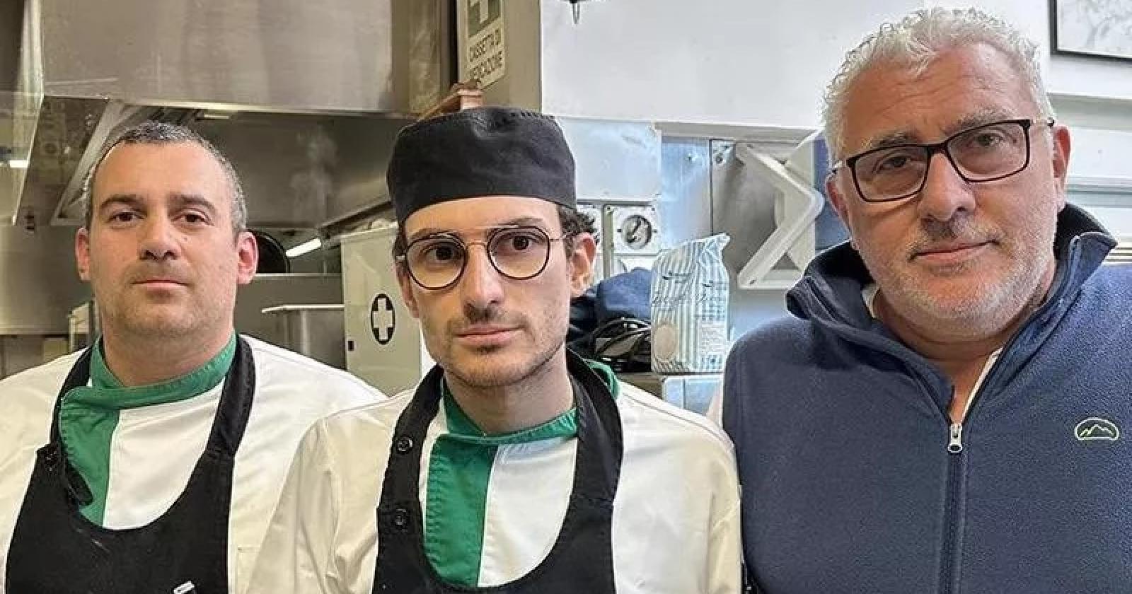 Ladri nel locale, i titolari scendono e li affrontano