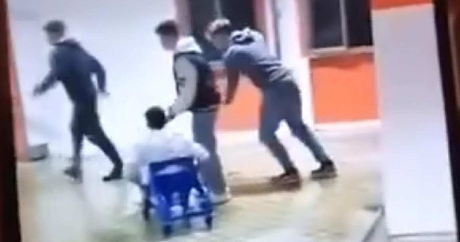 Rodeo di scooter dentro il centro giovanile, lo devastano