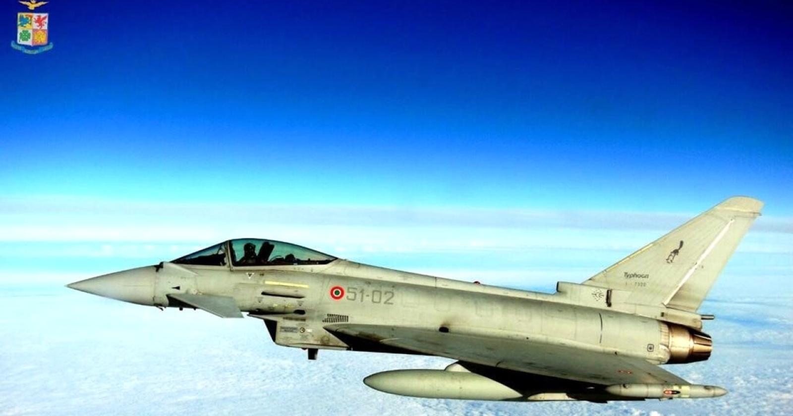 Boato per un Eurofighter che supera la barriera del suono