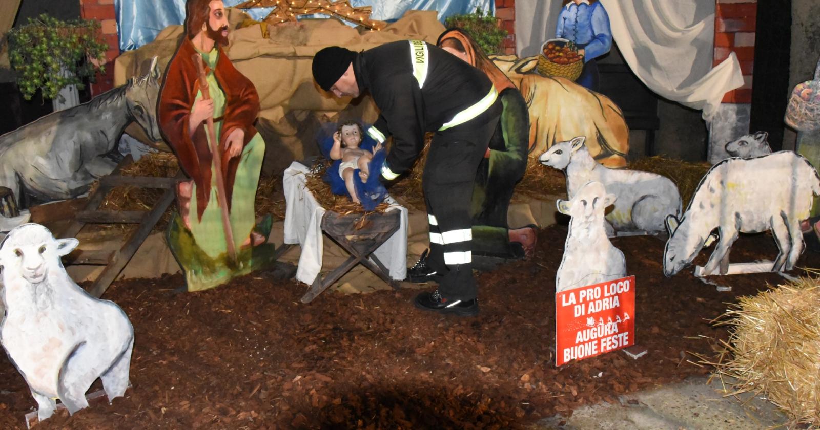 Deposto il Bambinello nel presepe