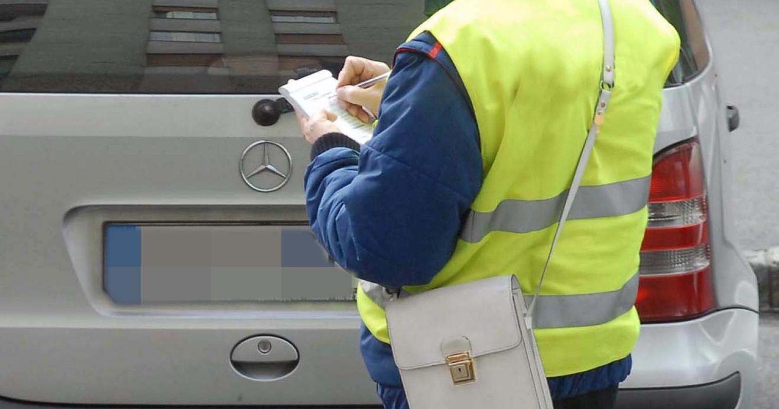 "Multato mentre stavo cambiando i soldi per il parcometro"