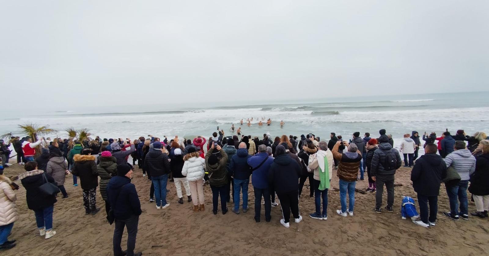 Primo tuffo dell’anno la tradizione si rinnova
