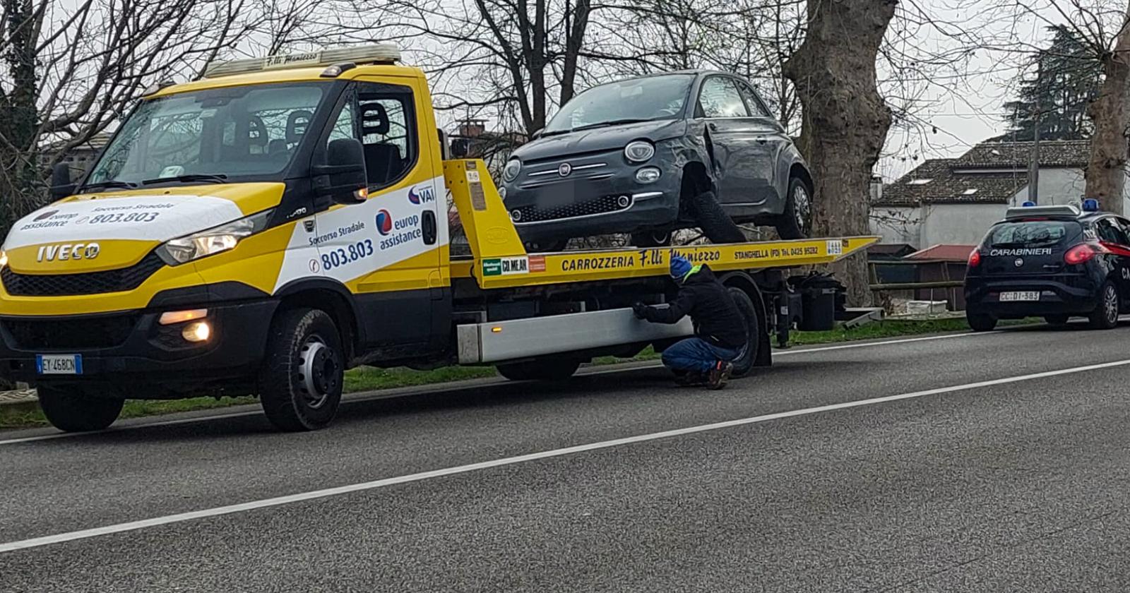 Incidente alle porte del paese: due auto distrutte