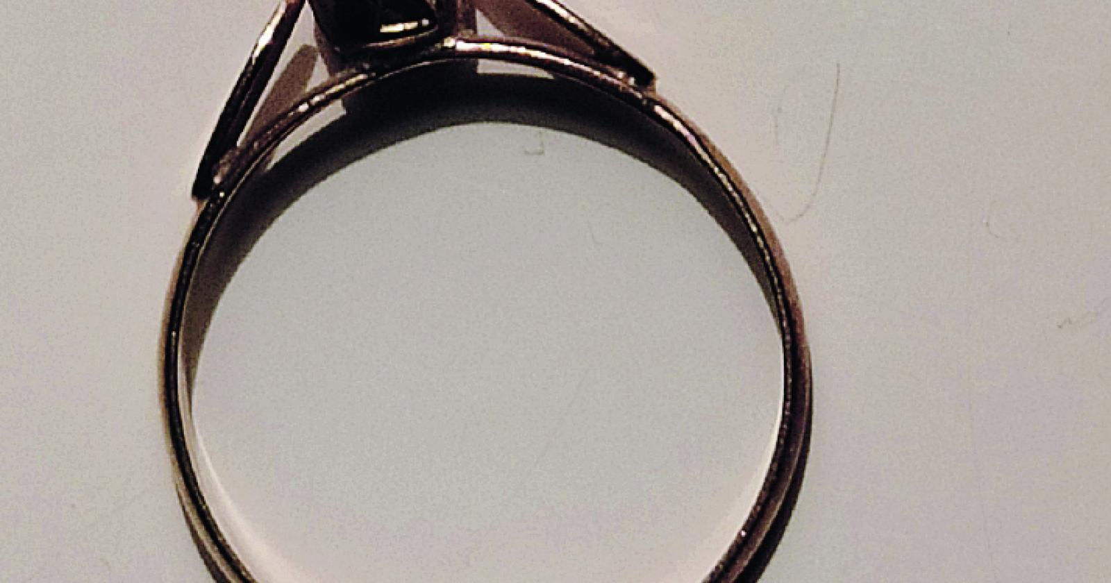 “Ho perso l’anello della nonna, aiutatemi"