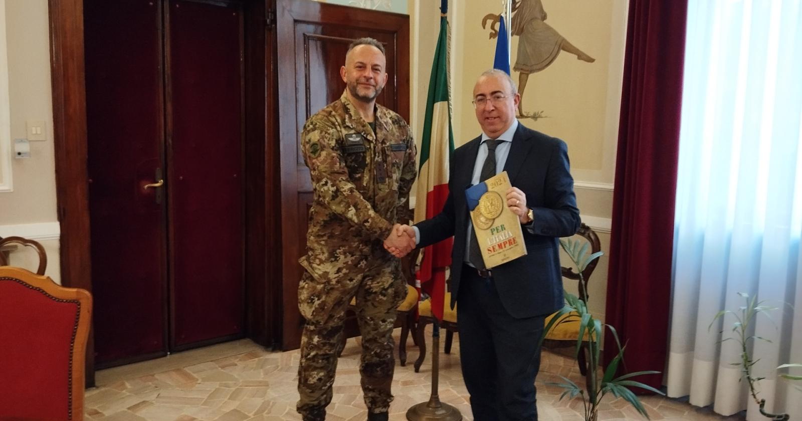 Il Prefetto incontra il  Colonnello Daniele D'Ambrogio