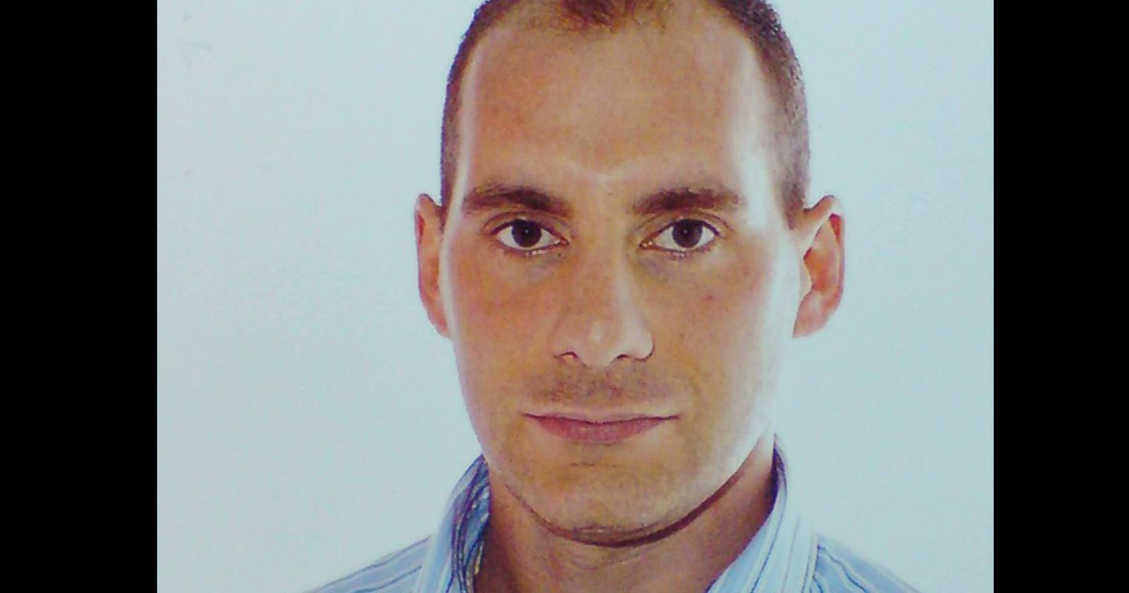 Andrea si sente male in casa e muore all'improvviso