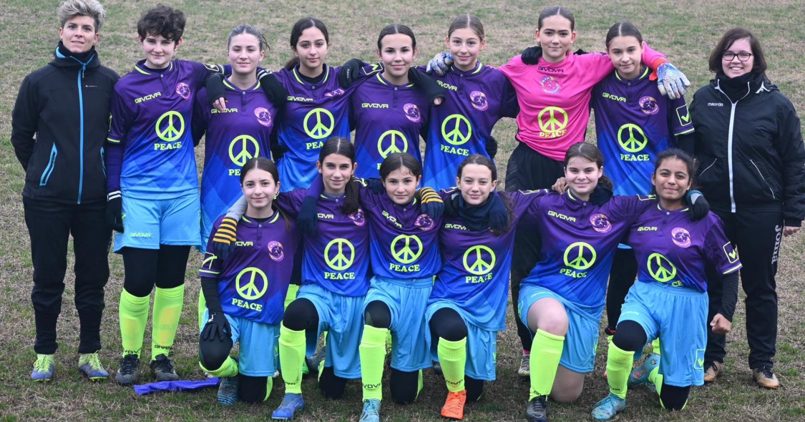 Le ragazze del calcio rodigino promuovono un messaggio di pace