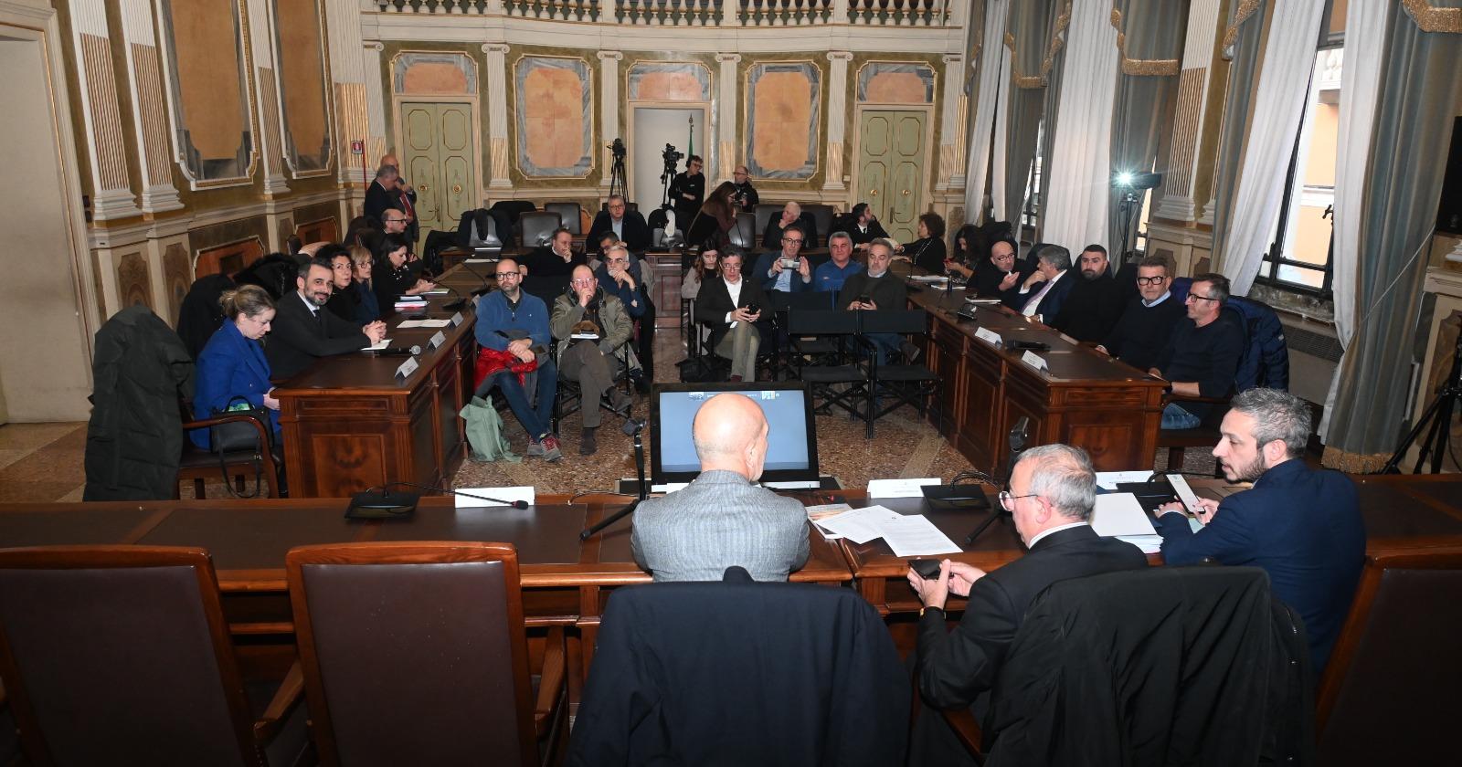 "Sostegni ai pescatori e stato di emergenza"
