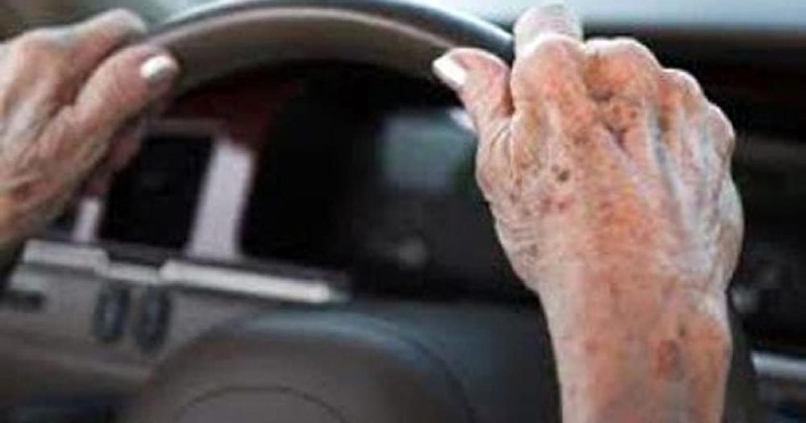 Anziano guidava con la patente scaduta da 20 anni