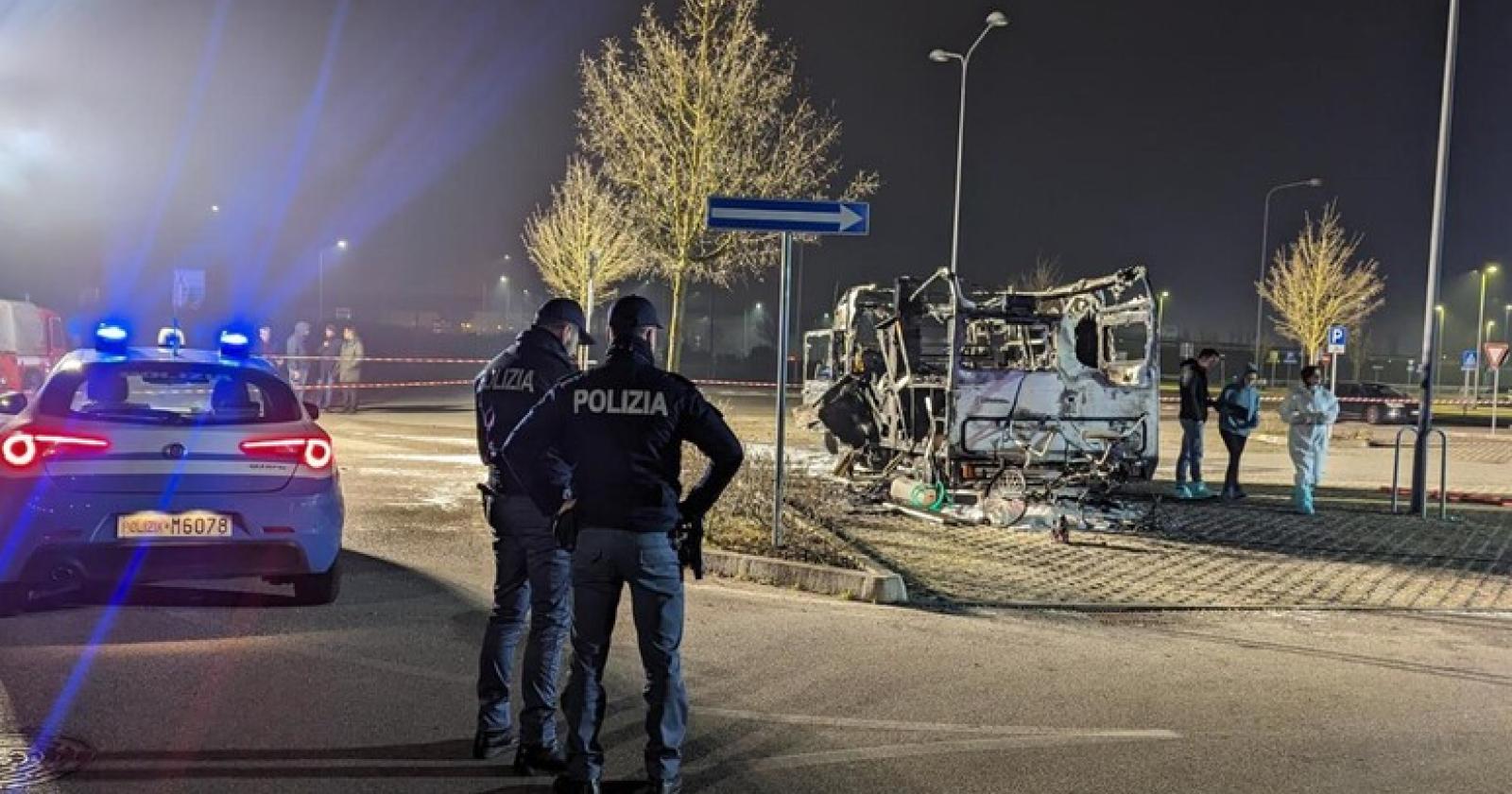 Madre e figlio morti carbonizzati nel rogo del camper