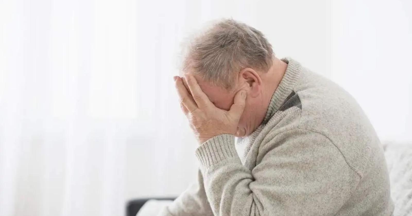 Anziano muore in casa, trovato dopo settimane