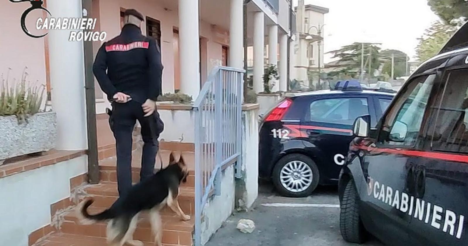 Compra 50 chili di droga, gliela rubano e scappa in Francia: arrestato