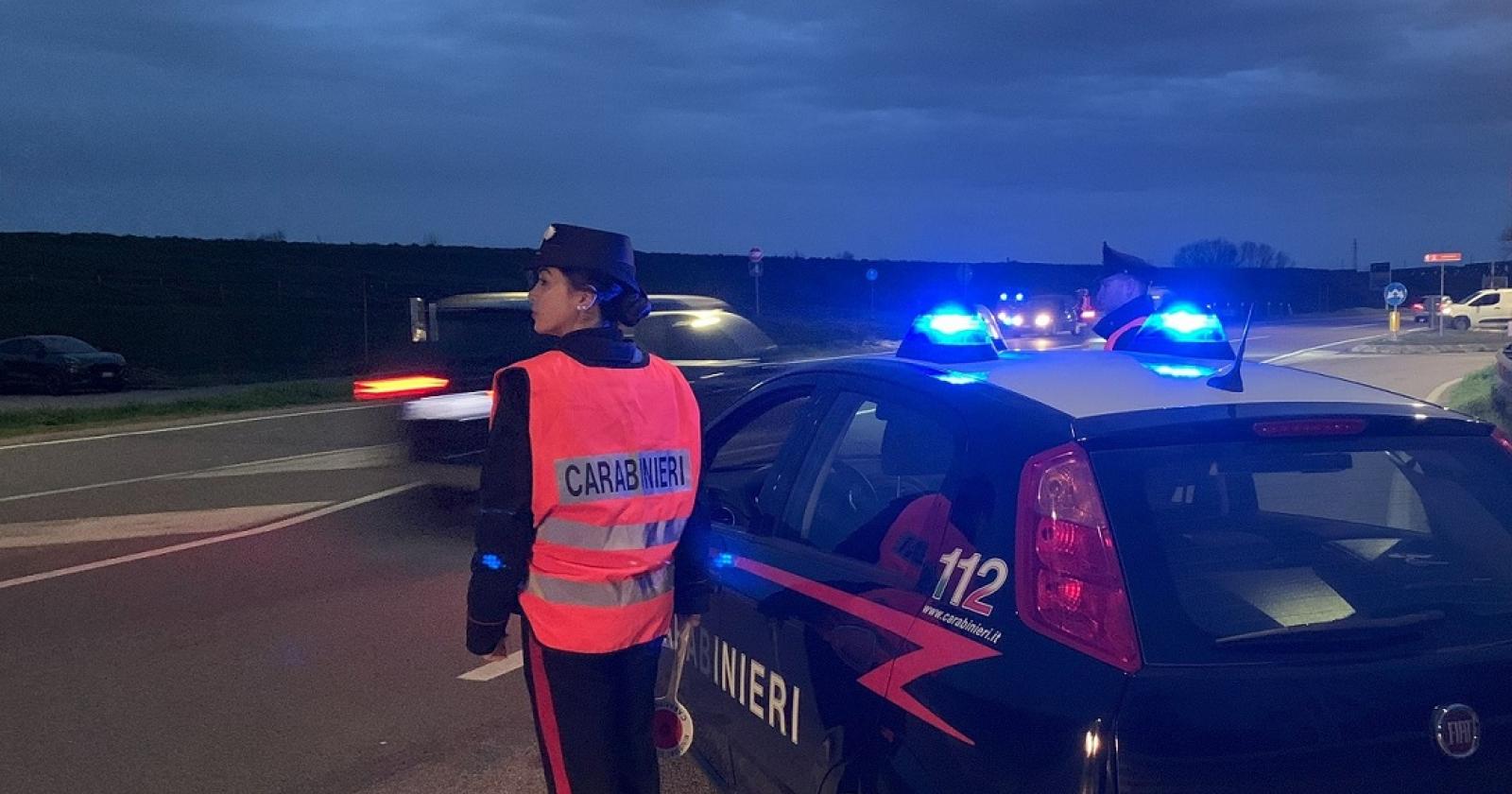 Violenze e pressioni sulla moglie, arrestato un 60enne