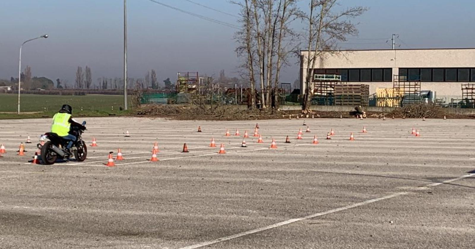 "Salviamo il piazzale delle autoscuole