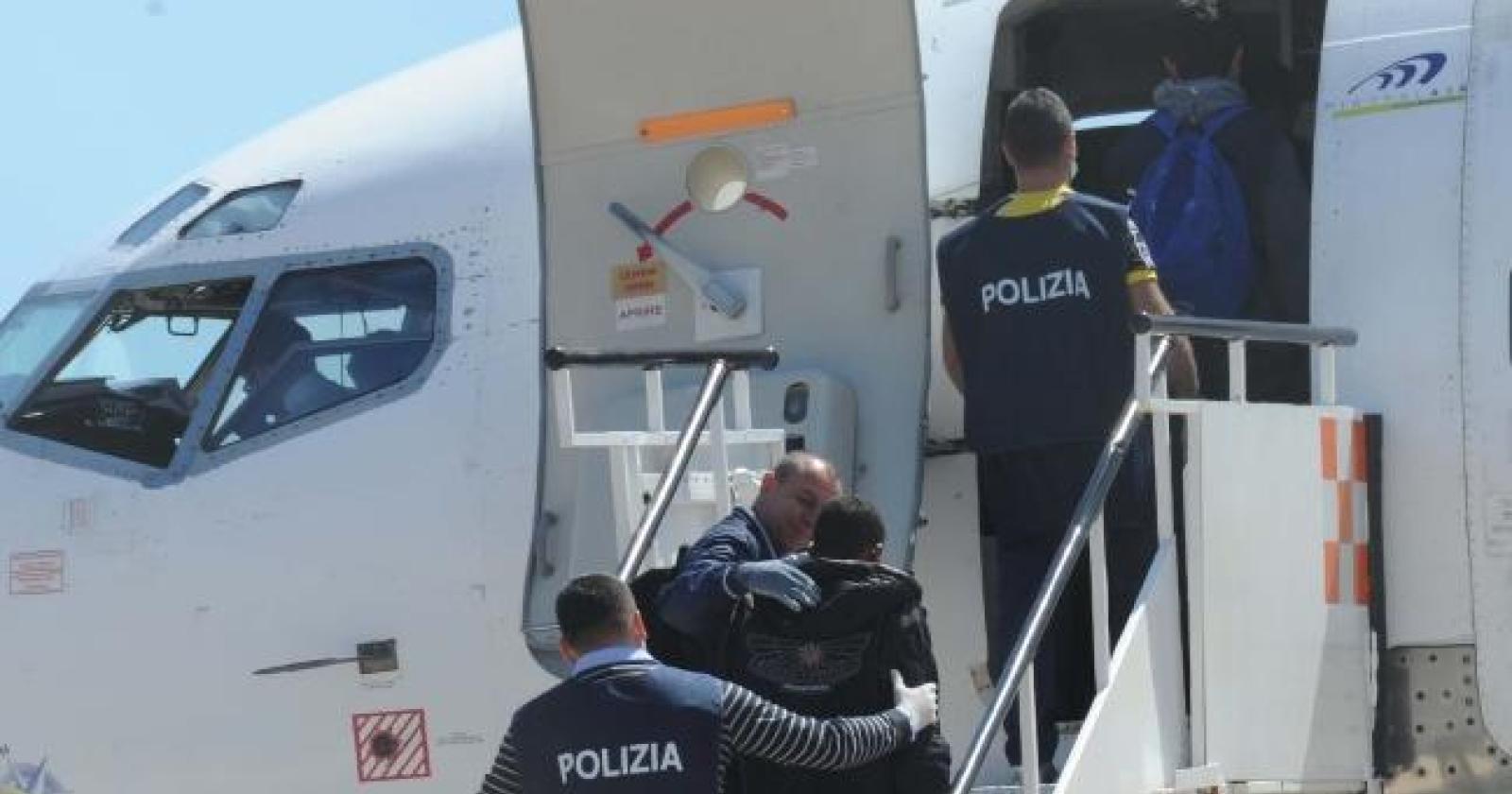 Espulso dopo 18 anni di reati e violenze