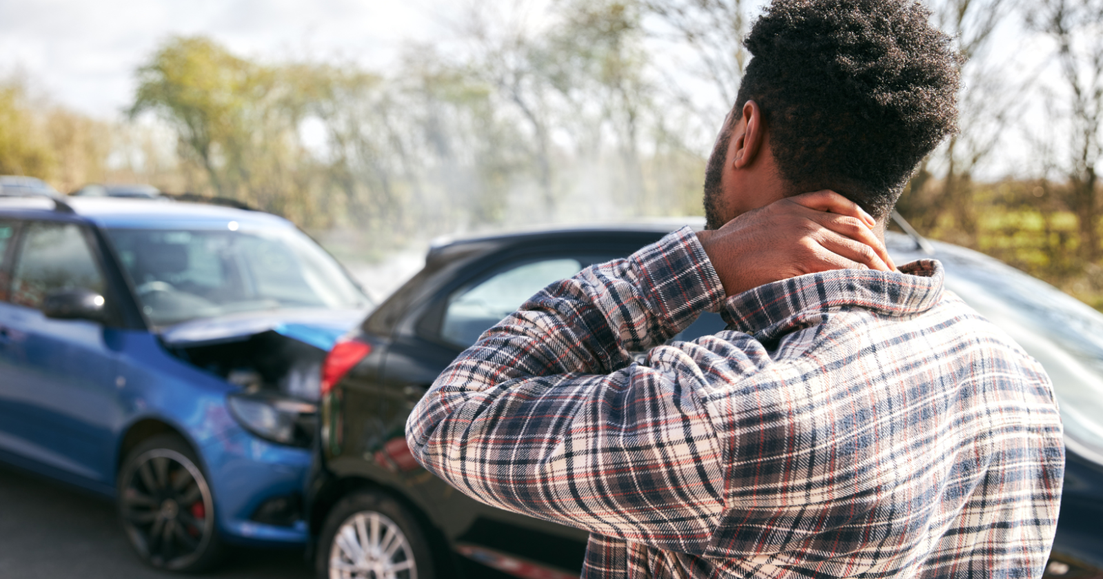 Incidente in uscita da un parcheggio: responsabilità, difesa e risarcimento
