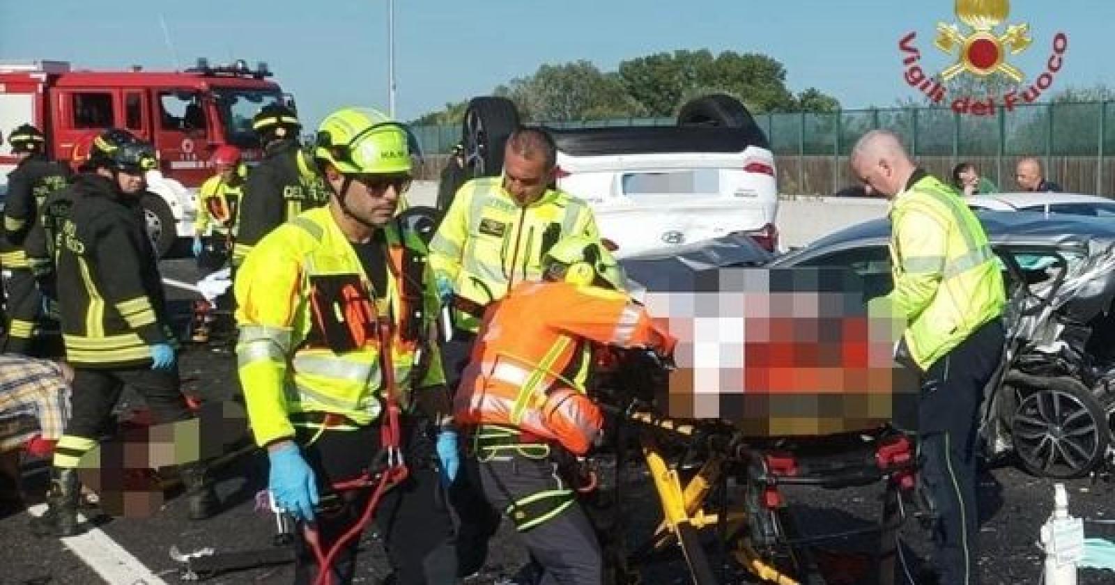 Incidente sull'A4: Otto Auto Coinvolte, Traffico Bloccato e Cinque Feriti