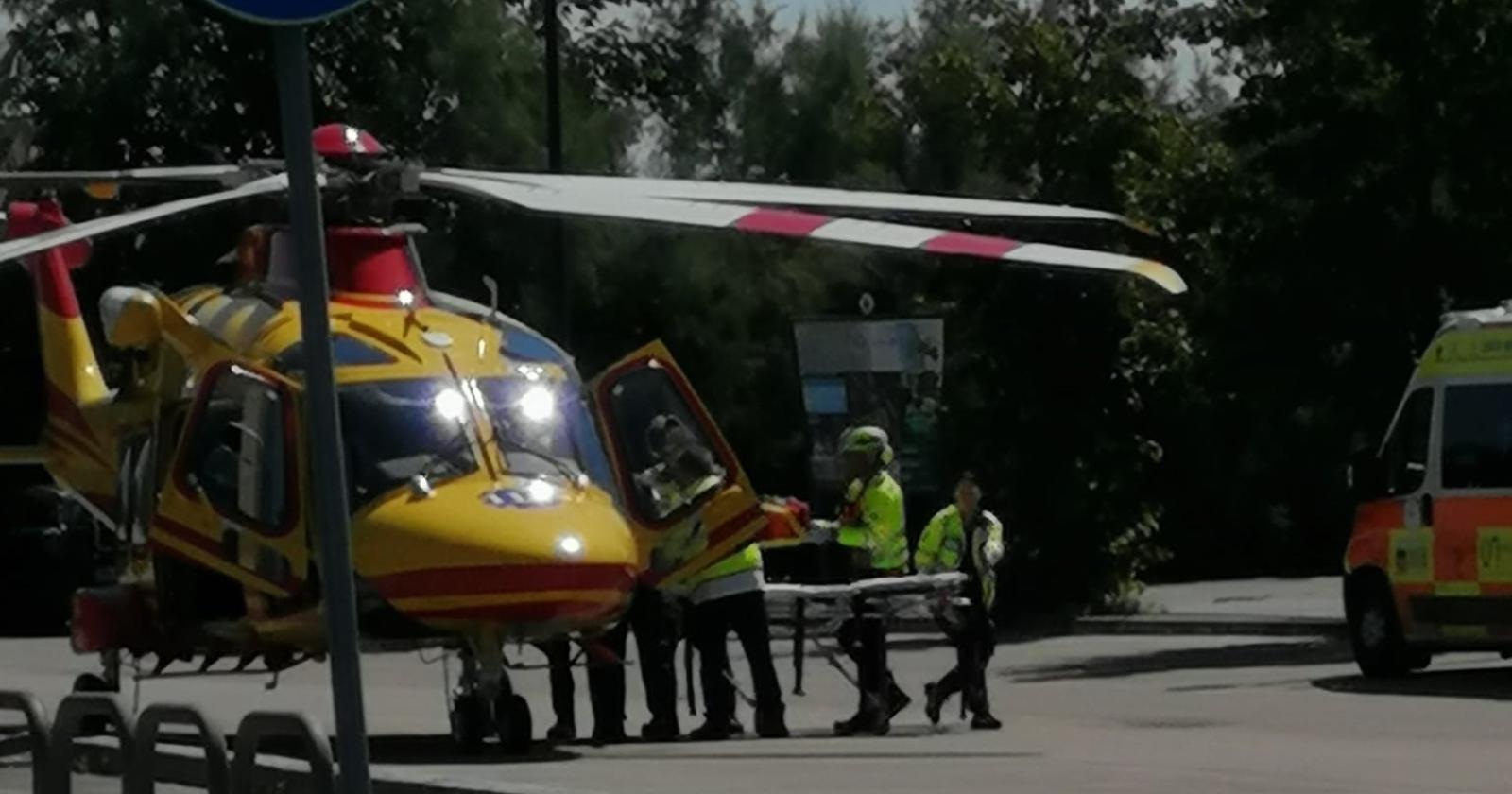 Auto contro bici, soccorso in elicottero