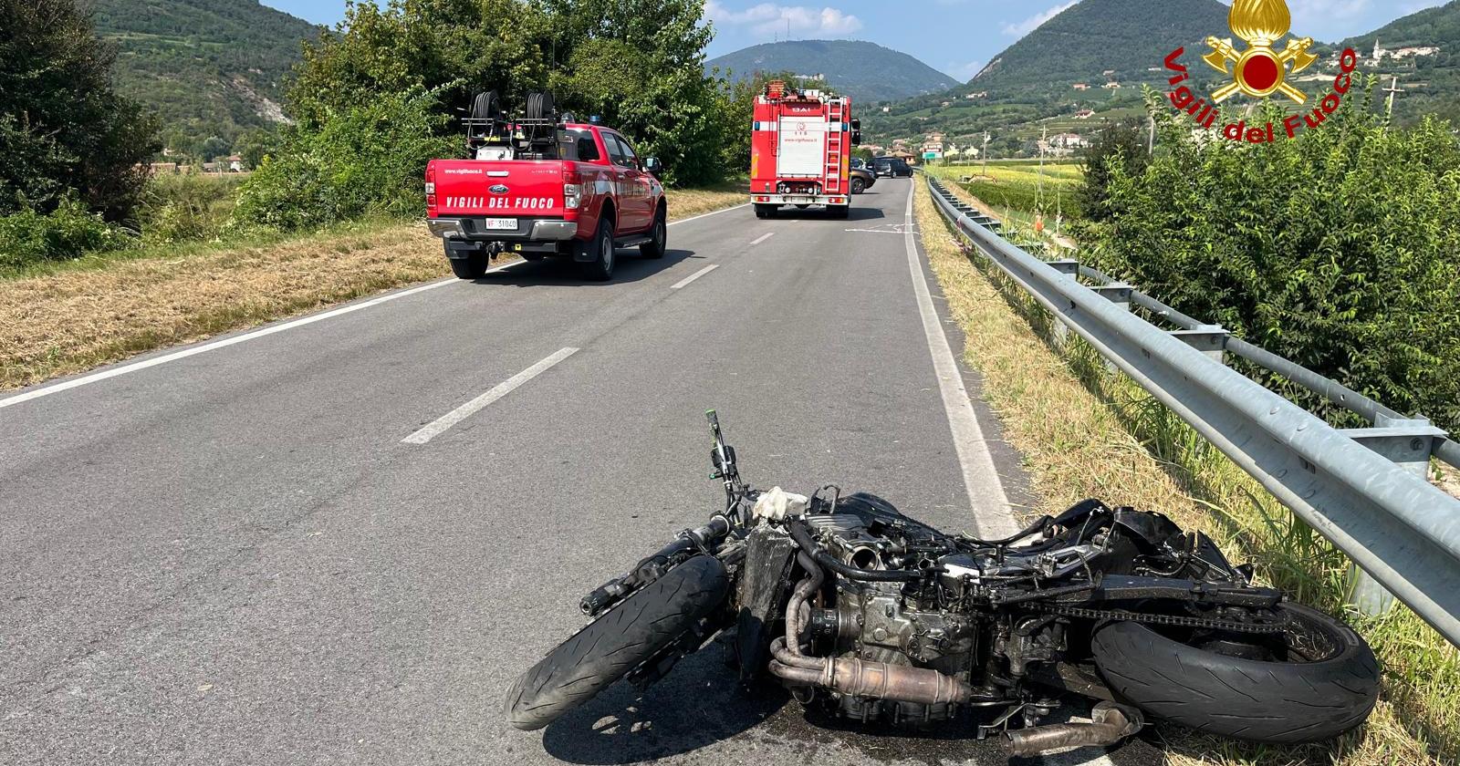 Grave incidente a Baone: giovane motociclista perde due arti in uno scontro frontale