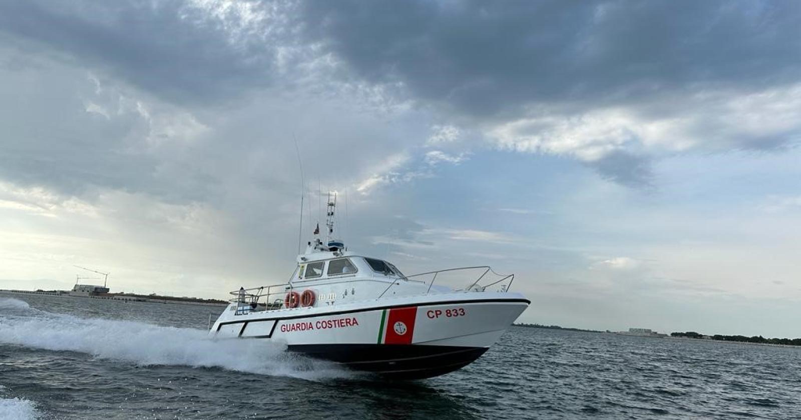 Rischiano di naufragare, salvati dalla Capitaneria di porto