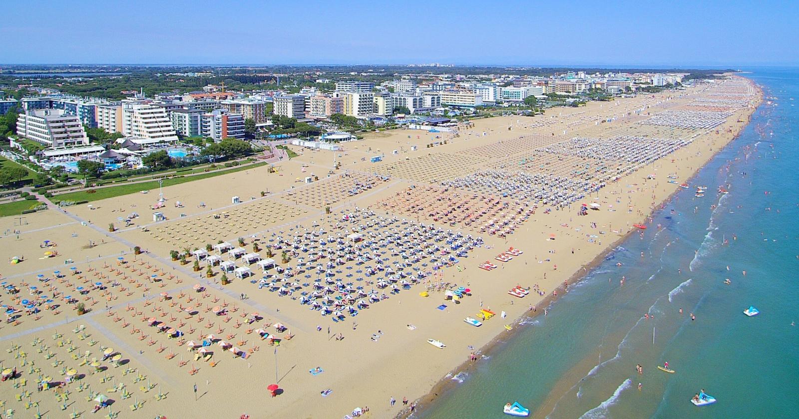 Tragedia a Bibione: una bambina di otto anni muore annegata mentre il Cubo di Rubik continua a stupire il mondo