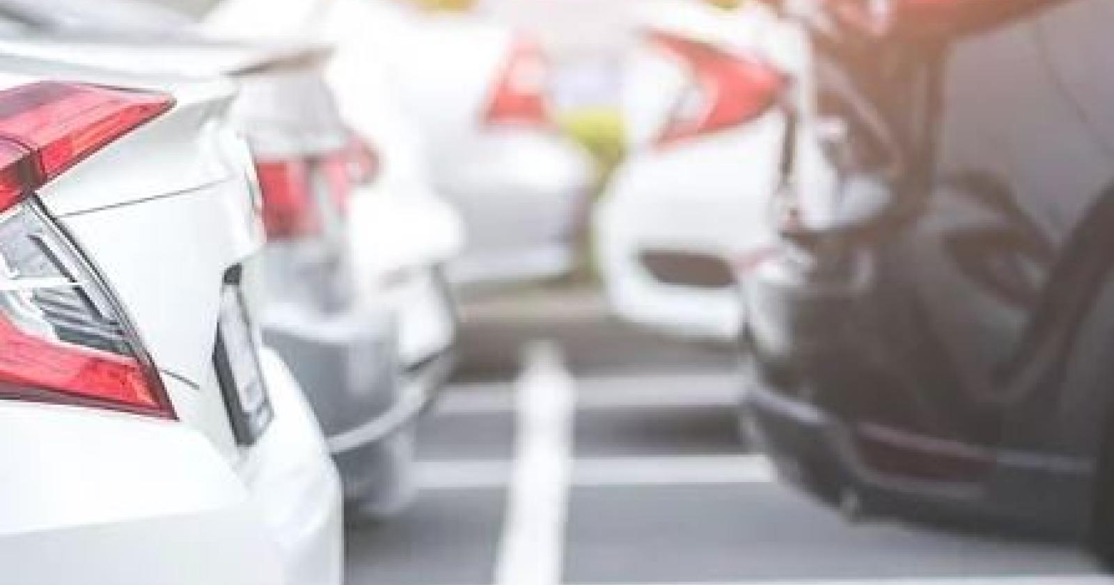 Incidente in uscita da un parcheggio: chi è responsabile e come tutelarsi