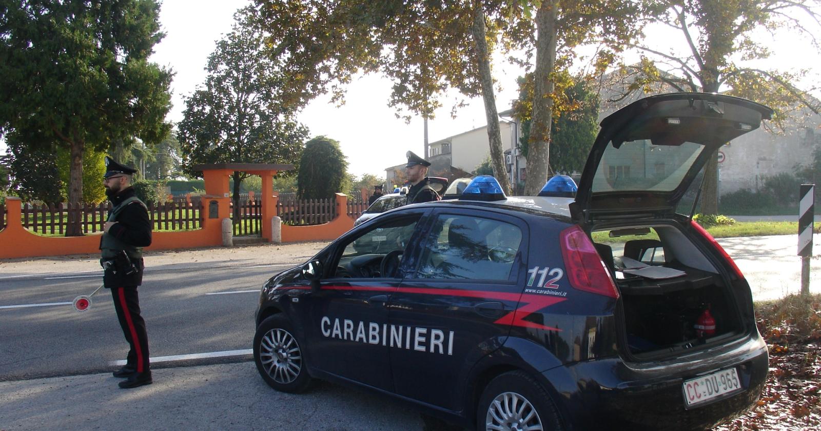 In comitiva con la mannaia sotto la maglietta, nei guai un 15enne