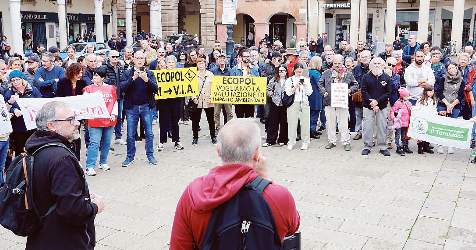 In piazza per la tutela dell’ambiente