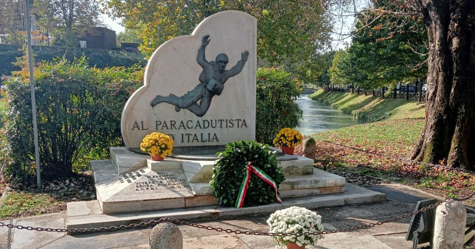 Furto della Memoria: Sparisce la Corona dei Paracadutisti Caduti a El Alamein