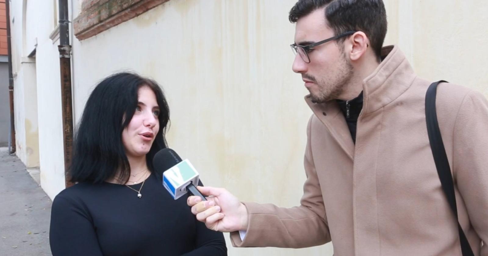 “Giorno per amici e travestimenti”