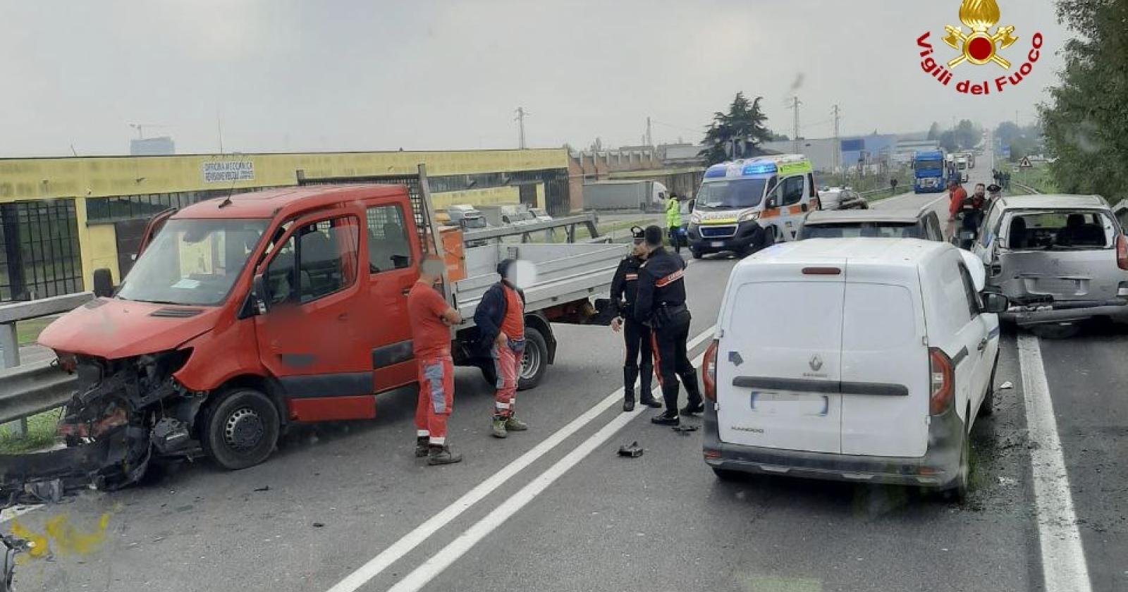 Inferno in Romea: 5 veicoli incidentati, 10 feriti, caos