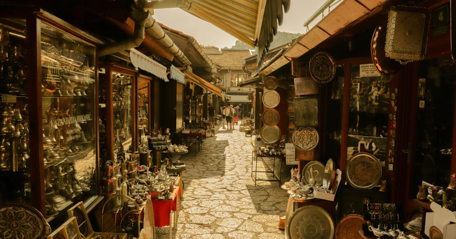 MERCATINO DELL’ANTIQUARIATO E DEL COLLEZIONISMO