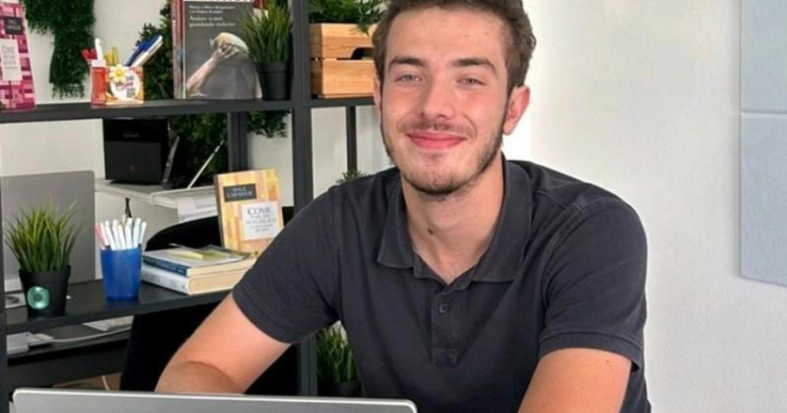 Torna a casa e trova il figlio di 23 anni morto