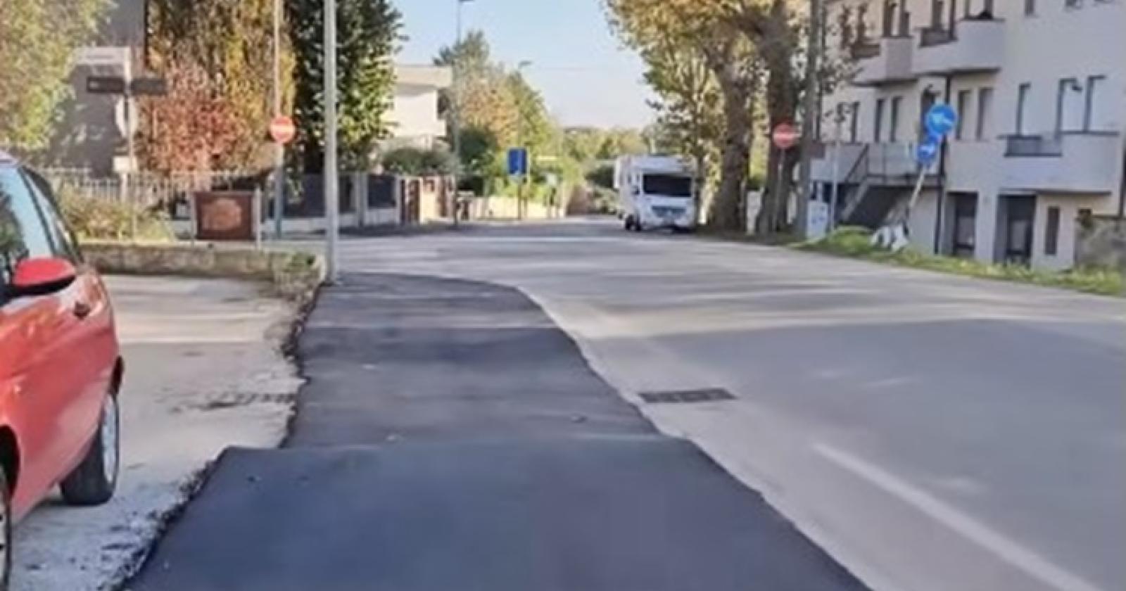 Marciapiede tirato a nuovo “Era abbandonato da anni”